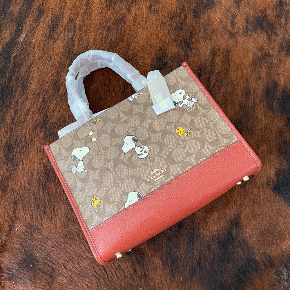 Coach X Peanuts Dempsey Carryall In Signature With Snoopy Woodstock CE862